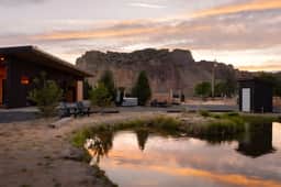 Private Retreat Steps to Smith Rock | Quiet Luxury & Hot Tub